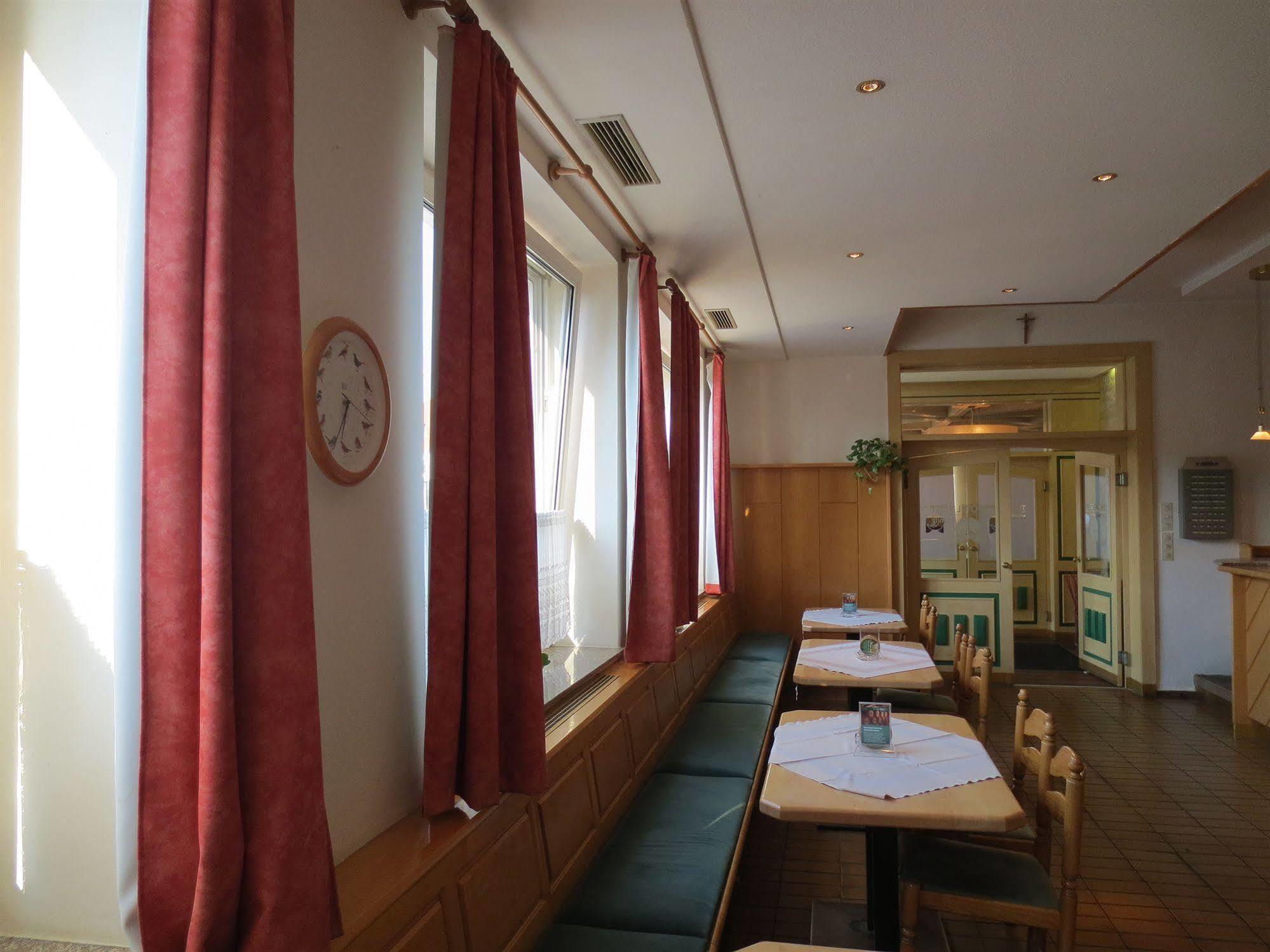 Hotel Zur Post Illmitz Extérieur photo